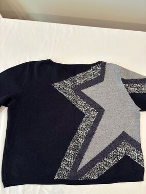 Max&Co. Black and Gray Abstract Graphic Cropped Knit Crewneck Sweater Medium